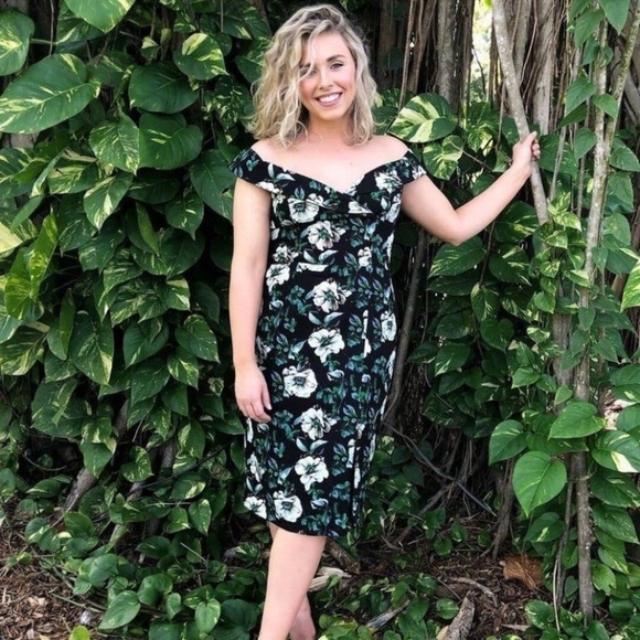 Black Halo
Floral Hepburn Sheath - Picture 1 of 7